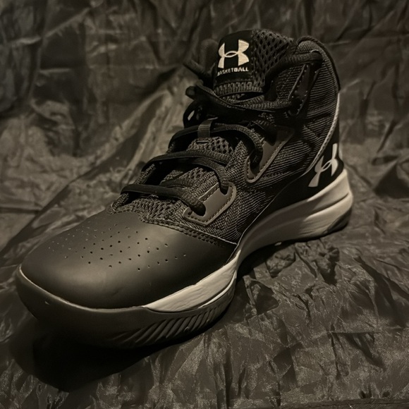 Under Armor - Picture 4 of 4